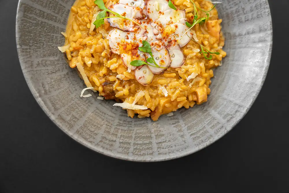 plato de risoto del restaurante nomada